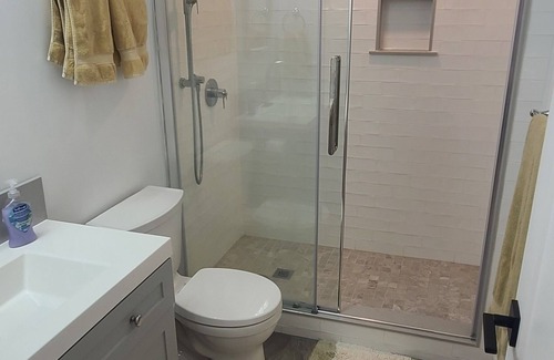 Bracebridge Apartment | Hello Muskoka! 1 Private Bedroom, Queen Bed - 1 Private Bathroom - Entire Space
