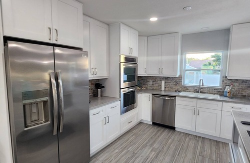 Tampa House | Hello Sunshine! 4 Bedroom w/Pool and Outdoor Bar