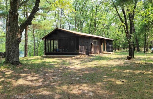 Irons House | Hello Sunshine Cabin - Retreat in the forest