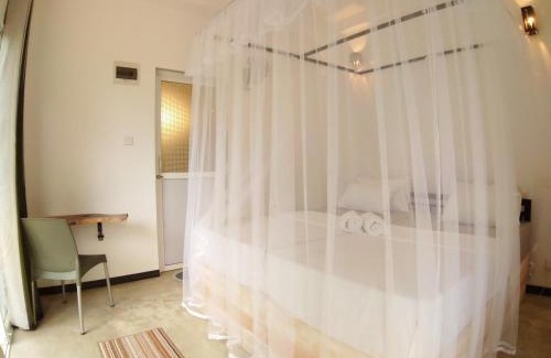 Midigama East Bed & Breakfast | Hello Whites