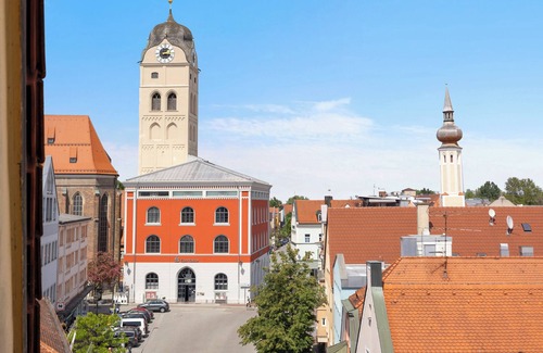 Erding Apartment | HELLOFLATS: Luxury Penthouse/Balcony/Parking/Center/Therme/MUC Airport