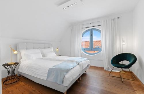Erding Apartment | HELLOFLATS - Luxus-Penthouse - Balkon - Parking - Zentrum - Therme - Nähe Flughafen MUC