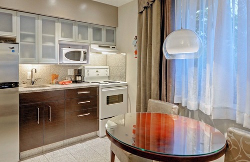 James Bay Hotel | Helms Inn