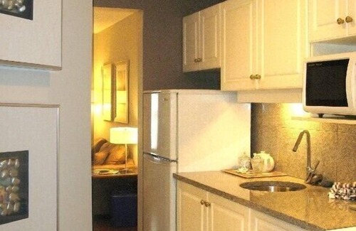 James Bay Hotel | Helms Inn