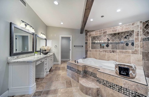 Wetmore House | Helotes Hill Country Hideaway w/2 Decks!
