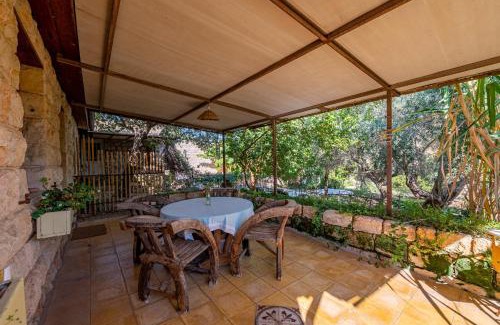 Ilaniya Ski Chalet | Hemdatya Stone Suites In The Galilee