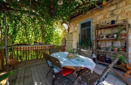 Ilaniya Ski Chalet | Hemdatya Stone Suites In The Galilee