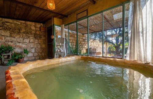 Ilaniya Ski Chalet | Hemdatya Stone Suites In The Galilee