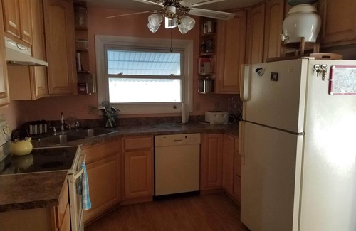 New Port Richey House | Hemingway Cottage right on the Pithlacootee River