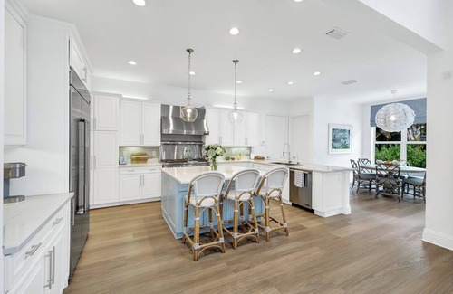 Central Naples House | Hemingway Place - near Venetian Village