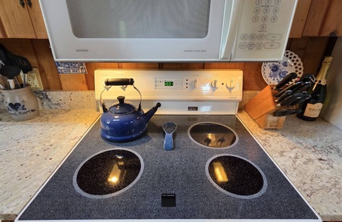 Harbor Springs Cottage | Hemlock Cottage - Good Hart with Lake Michigan access!