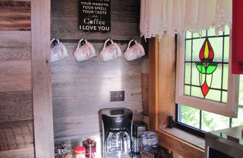 Sequatchie Cabin | Hemlock Falls LLC 25 mi. From Chattanooga. 2 miles from Foster Falls State Park