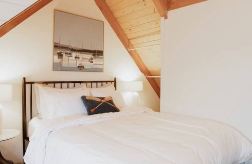 Seguin Cottage | Hemlock Hideaway Waterfront, Games Room, Hot Tub