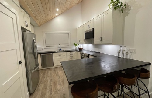 Powell River House | Hemlock Suite | Oceanfront Luxury Escape | Hot Tub | Optional Sauna Add-On