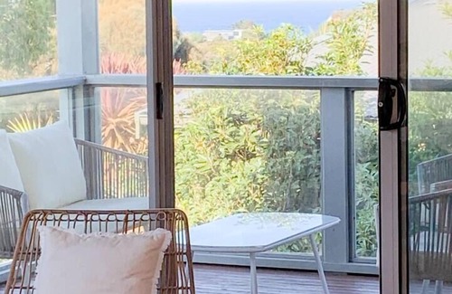 Sunset Strip House | Hemmet House Calm Oasis and Refreshing Ocean Breeze