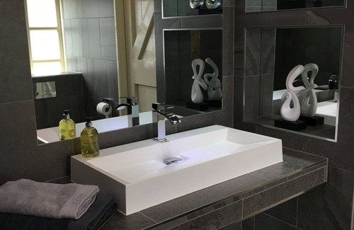 Dinnington Bed & Breakfast | Hemples Lodge