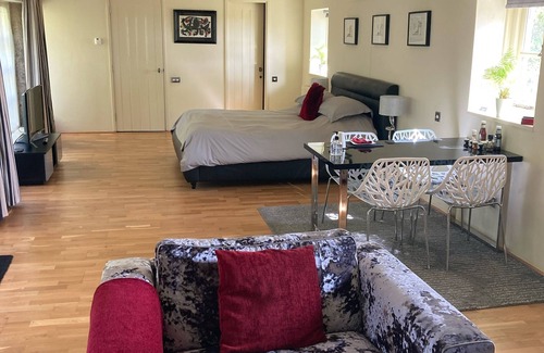 Dinnington Bed & Breakfast | Hemples Lodge