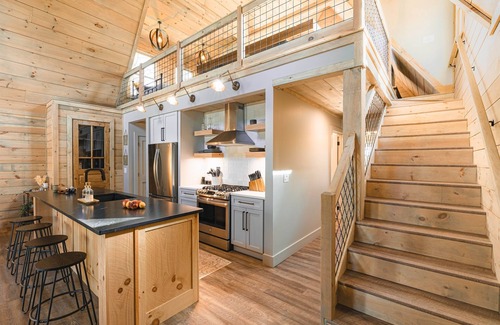 Mineral Bluff Cabin | Hemptown Hollow! Creekfront:10 min from Blue Ridge