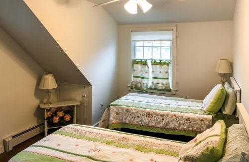 Pocasset House | Hen Cove Cottage