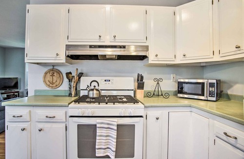 Pocasset Cottage | Hen Cove Home w/Wood Deck - Walk to Beaches!