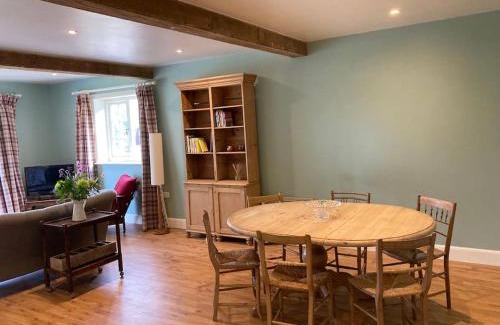 Long Clawson House | Hen House: Private annexe on stunning farm
