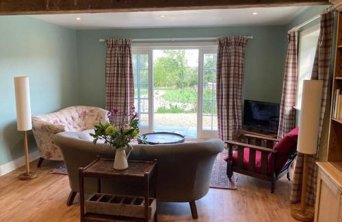 Long Clawson House | Hen House: Private annexe on stunning farm