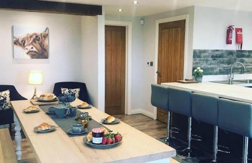 Caldecott House | Hen Houses with Hot Tubs - Big Drift and Fairchilds Barn