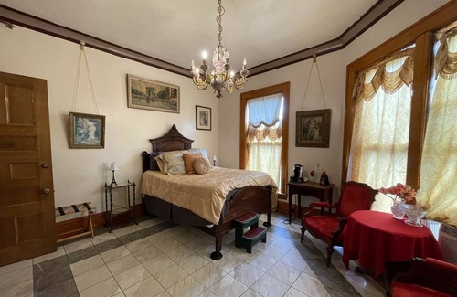West Main HIll Bed & Breakfast | Henderson Castle