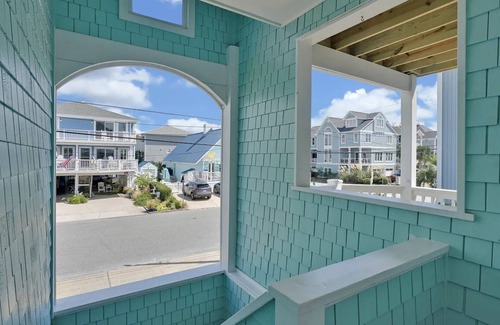 Wrightsville Beach Villa | Henderson Haven 4 BR/3 BA Villa, Steps to Beach