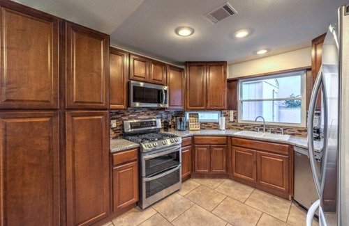 Highland Hills House | Henderson Pool Oasis w/Jacuzzi!