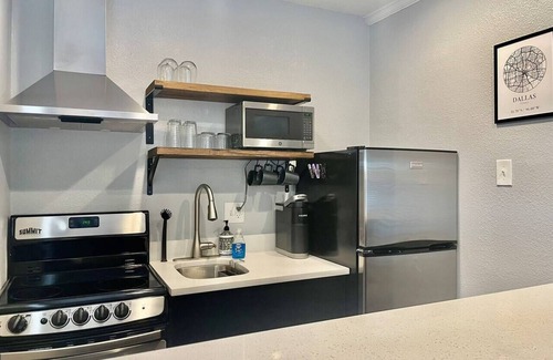 Knox - Henderson Apartment | Henderson Retreat - King bed, patio, walk to fun