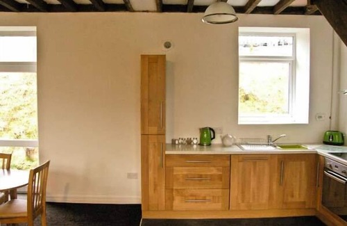 Denbigh Cottage | HENDRE ALED COTTAGE 3, pet friendly, with a garden in Llansannan