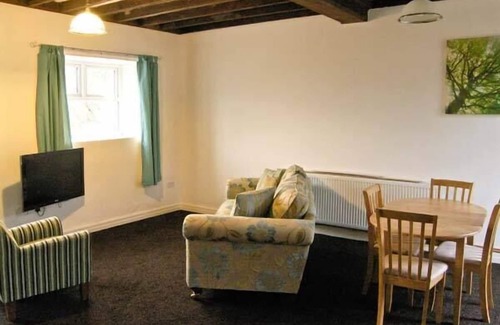 Denbigh Cottage | HENDRE ALED COTTAGE 3, pet friendly, with a garden in Llansannan