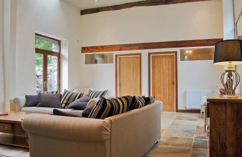 Abergynolwyn House | Hendre Barn Mawr