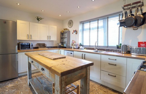 Rhiwbryfdir House | HENDRE, pet friendly, with open fire in Blaenau Ffestiniog