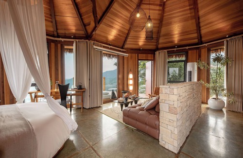 Hengshan County Hotel | Hengshan No.5 Valley Cliff Homestay