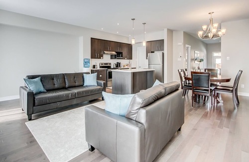 Ottawa Division Hotel | Henia's Inn