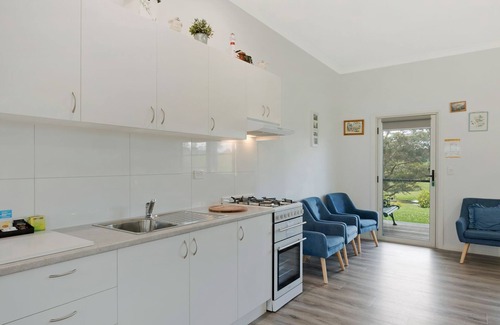 Central Tilba Cabin | Henkley Cottage 4 - Daniel