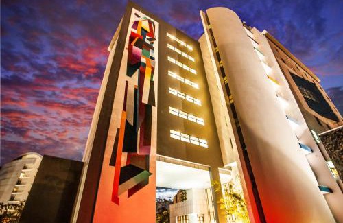 Ebene Cyber City Hotel | Hennessy Park Hotel