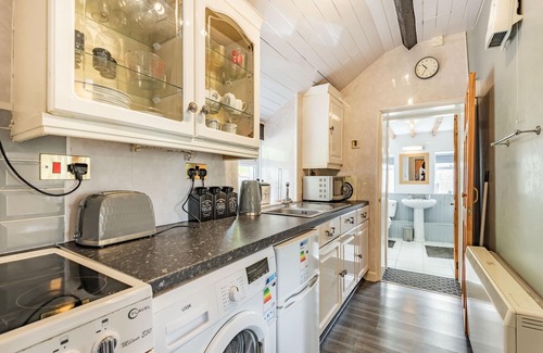 Penmachno Cottage | HENRHIW BACH, pet friendly, character holiday cottage in Penmachno