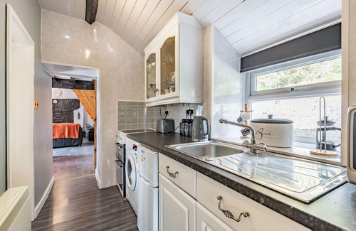 Penmachno Cottage | HENRHIW BACH, pet friendly, character holiday cottage in Penmachno