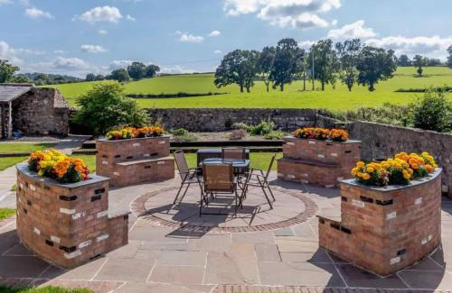 Monkswood House | Henrhiw Farm House at Henrhiw Farm Cottages
