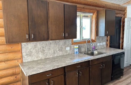 Roosevelt House | Henries Hideout, Newly Renovated Spacious 5-bedroom house in lovely Neola