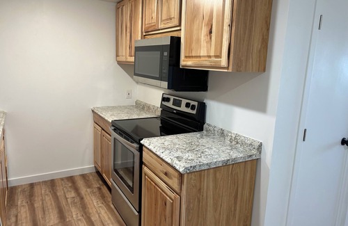 Roosevelt House | Henries Hideout, Newly Renovated Spacious 5-bedroom house in lovely Neola