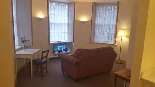 Broadstone Apartment | Henrietta Suites City Centre