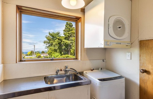 Taupo House | Henry Hill Cottage - The quintessential Kiwi bach