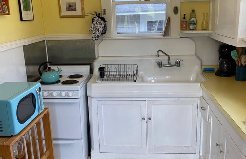 Brooksville House | HENRY POINT - Charming Little Cottage on the Shore, Great Kayaking