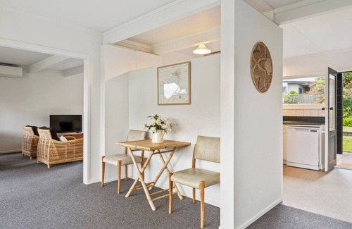Taupo House | Henry's Bach with Wi-Fi