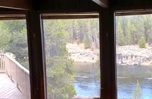 Island Park Cabin | Henry's Fork Retreat, stunning river views, footpath to river