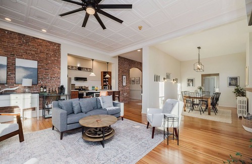 New Bedford Apartment | Henry’s: Downtown New Bedford, Bright & Spacious 4BR across from Whaling Museum